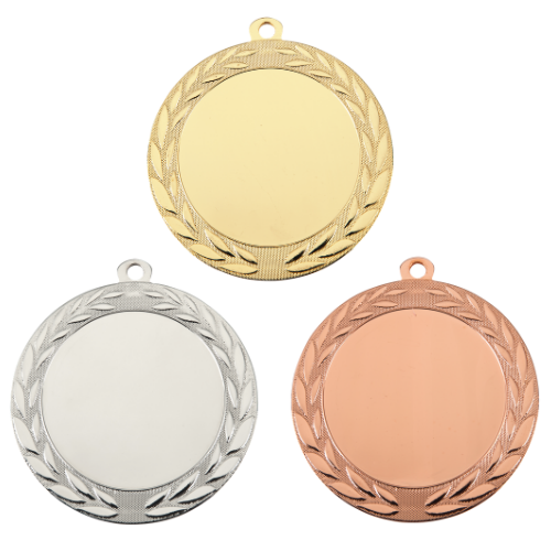 Medal ME.072.D – okrągły medal z wieńcem laurowym wokół obrzeża, wykonany z metalu. Miejsce na emblemat z przodu oraz pole na grawer z tyłu. Dostępny w wersji złotej, srebrnej i brązowej. Idealny na zawody sportowe i uroczystości.