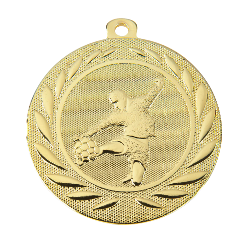 Medal złoty DI5000.C.01 – tematyczny medal piłkarski z reliefem piłkarza w wieńcu laurowym, wykonany z metalu. Pole na grawer z tyłu. Idealny na pierwsze miejsce, turnieje piłki nożnej i zawody sportowe.
