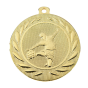 Medal złoty DI5000.C.01 – tematyczny medal piłkarski z reliefem piłkarza w wieńcu laurowym, wykonany z metalu. Pole na grawer z tyłu. Idealny na pierwsze miejsce, turnieje piłki nożnej i zawody sportowe.