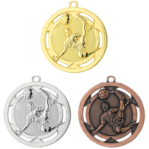 Medal D4A – medal piłkarski z reliefem zawodnika w przewrotce i ażurową obręczą, wykonany z zamaku. Pole na grawer z tyłu. Dostępny w wersji złotej, srebrnej i brązowej. Idealny na turnieje piłki nożnej, zawody sportowe i uroczystości.