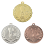 Medal DI5000.G – medal biegowy z wizerunkiem pucharu i stopera w wieńcu laurowym, wykonany z metalu. Pole na grawer z tyłu. Dostępny w wersji złotej, srebrnej i brązowej. Idealny na biegi, zawody lekkoatletyczne i uroczystości sportowe.