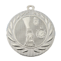 Medal srebrny DI5000.G.02 – medal biegowy z wizerunkiem pucharu i stopera w wieńcu laurowym, wykonany z metalu. Pole na grawer z tyłu. Idealny na drugie miejsce, biegi i zawody lekkoatletyczne.