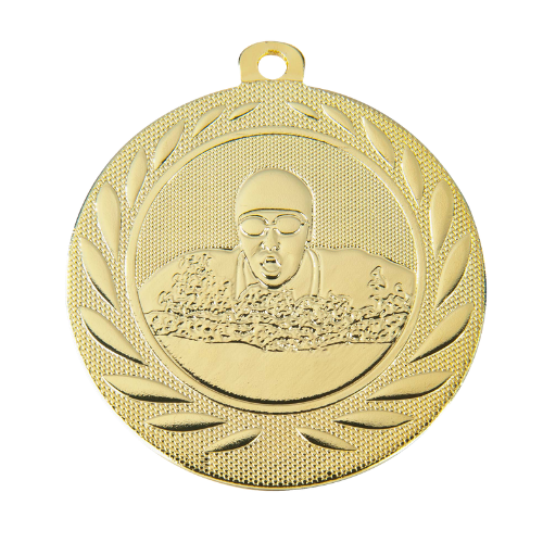 Medal złoty DI5000.H.01 – medal pływacki z wizerunkiem pływaka w wieńcu laurowym, wykonany z metalu. Pole na grawer z tyłu. Idealny na pierwsze miejsce i zawody pływackie.