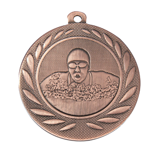 Medal brązowy DI5000.H.03 – medal pływacki z wizerunkiem pływaka w wieńcu laurowym, wykonany z metalu. Pole na grawer z tyłu. Idealny na trzecie miejsce i zawody pływackie.