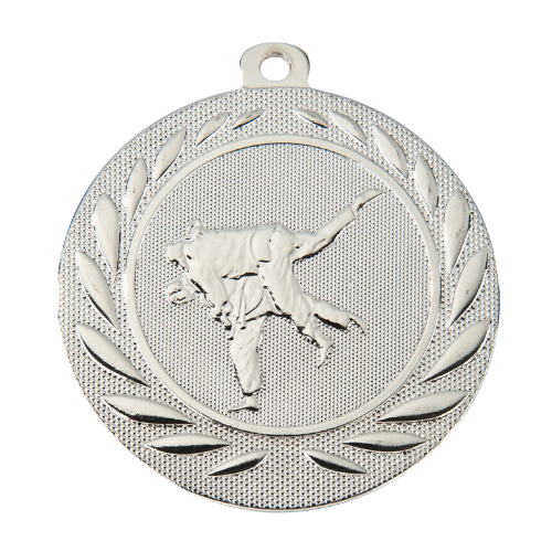 Medal srebrny DI5000.I.02 – medal judo z wizerunkiem judoków w wieńcu laurowym, wykonany z metalu. Pole na grawer z tyłu. Idealny na drugie miejsce, zawody judo i sztuki walki.