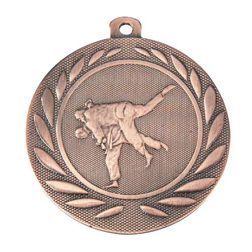 Medal brązowy DI5000.I.03 – medal judo z wizerunkiem judoków w wieńcu laurowym, wykonany z metalu. Pole na grawer z tyłu. Idealny na trzecie miejsce, zawody judo i sztuki walki.