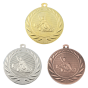 Medal DI5000.J – medal kartingowy z wizerunkiem gokarta w wieńcu laurowym, wykonany z metalu. Pole na grawer z tyłu. Dostępny w wersji złotej, srebrnej i brązowej. Idealny na zawody kartingowe i uroczystości sportowe.