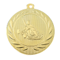 Medal złoty DI5000.J.01 – medal kartingowy z wizerunkiem gokarta w wieńcu laurowym, wykonany z metalu. Pole na grawer z tyłu. Idealny na pierwsze miejsce i zawody kartingowe.