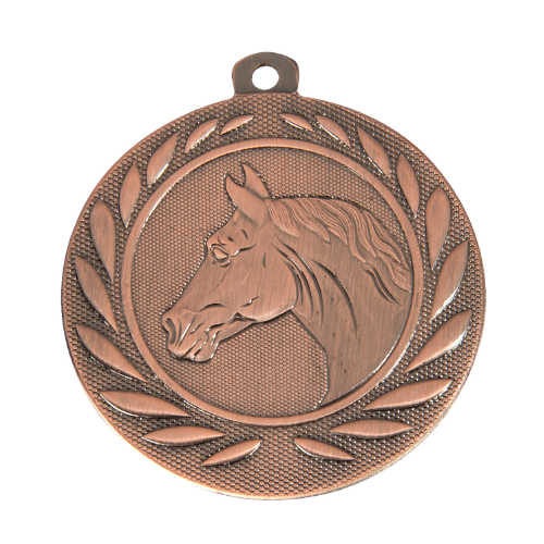 Medal brązowy DI5000.U.03 – medal jeździecki z wizerunkiem głowy konia w wieńcu laurowym, wykonany z metalu. Pole na grawer z tyłu. Idealny na trzecie miejsce i zawody jeździeckie.