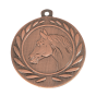 Medal brązowy DI5000.U.03 – medal jeździecki z wizerunkiem głowy konia w wieńcu laurowym, wykonany z metalu. Pole na grawer z tyłu. Idealny na trzecie miejsce i zawody jeździeckie.