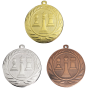 Medal DI5000.ZD – medal z motywem szachów: figury szachowe w wieńcu laurowym, wykonany z metalu. Pole na grawer z tyłu. Dostępny w wersji złotej, srebrnej i brązowej. Idealny na turnieje szachowe i uroczystości.