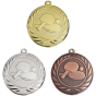Medal DI5000.ZF – medal z motywem tenisa stołowego: rakietki i piłeczka w wieńcu laurowym, wykonany z metalu. Pole na grawer z tyłu. Dostępny w wersji złotej, srebrnej i brązowej. Idealny na turnieje tenisa stołowego i uroczystości.