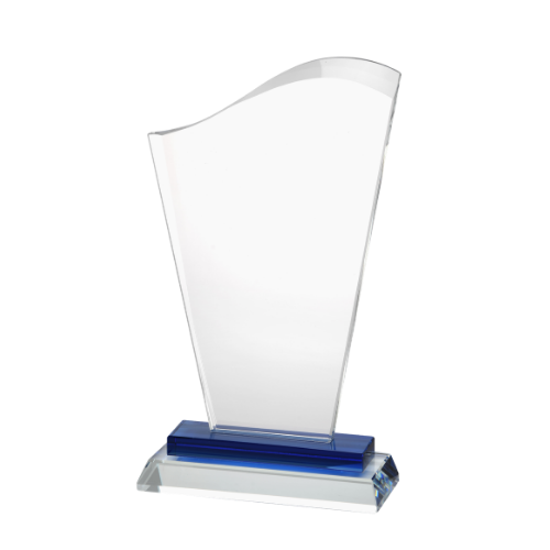 Statuetka szklana GL.055.A – szklana tafla o falowanym szczycie na podstawie z niebieskim akcentem, etui w zestawie. Dostępna w trzech rozmiarach. Możliwość personalizacji grawerem laserowym. Idealna na zawody sportowe, konkursy i uroczystości firmowe.