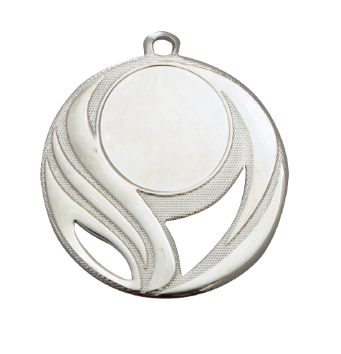 Medal srebrny DI5006.02 – metalowy medal śr. 50 mm z ażurowym, płomienistym wzorem. Miejsce na emblemat śr. 25 mm z przodu oraz pole na grawer śr. 33 mm z tyłu. Idealny na drugie miejsce, zawody sportowe i turnieje.