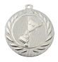 Medal srebrny DI5000.A.02 – metalowy medal śr. 50 mm z wytłoczonym pucharem w wieńcu laurowym. Pole na grawer śr. 46 mm z tyłu. Idealny na drugie miejsce, zawody sportowe i turnieje.